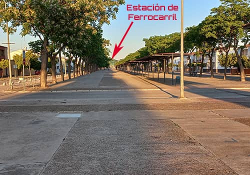 Ubicación Estación de Ferrocarril Renfe Adif, desde Avenida Miguel de Unamuno. Frente a Electrónica Automóvil en Automotor Nebrixa Hyundai en Lebrija, Sevilla